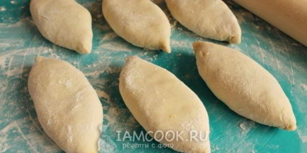 жареные пирожки с квашеной капустой