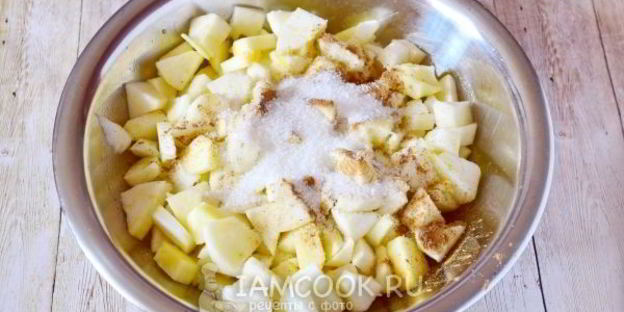 жареные пирожки с яблоками