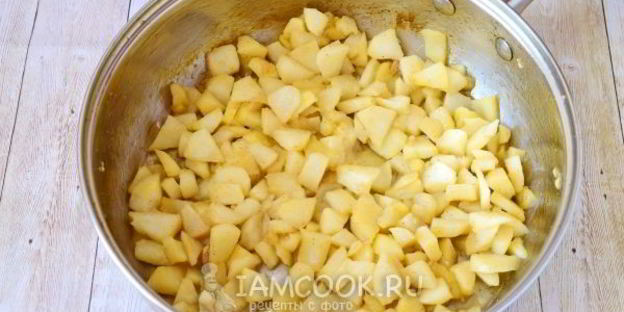 жареные пирожки с яблоками