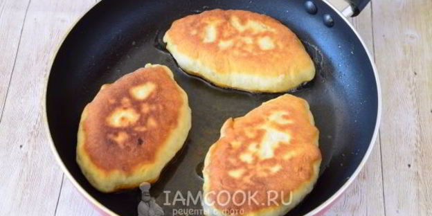 жареные пирожки с яблоками