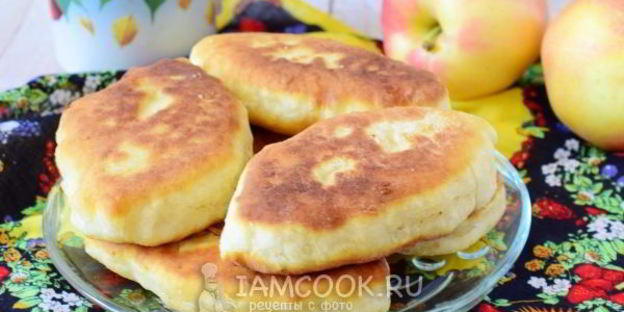 жареные пирожки с яблоками