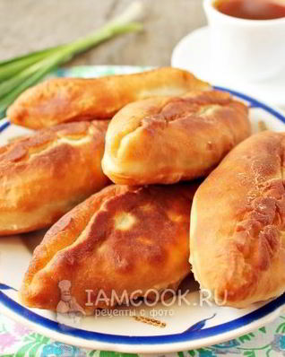 Жареные пирожки с зеленым луком и яйцом