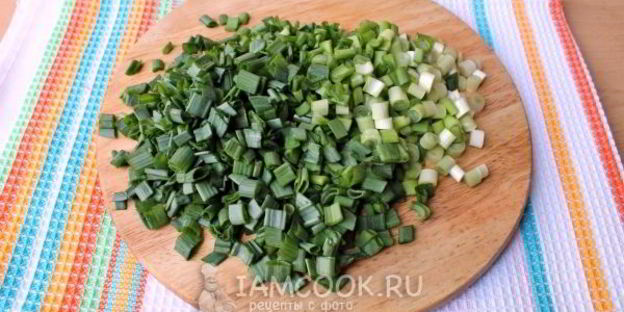 жареные пирожки с зеленым луком и яйцом