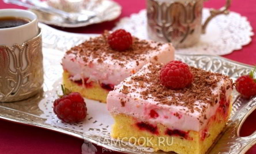 Рецепт бисквитного пирожного с малиной и сливками