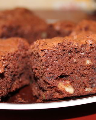 Брауни с грецкими орехами и темным шоколадом