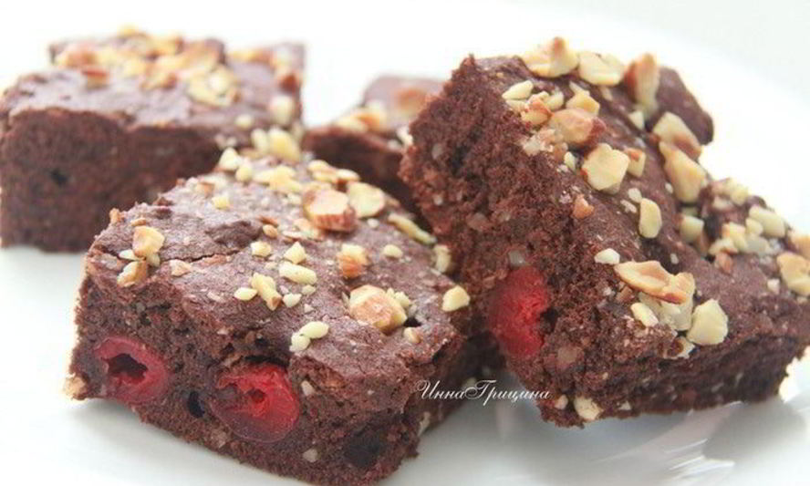 Рецепт брауни с вишней и миндалем