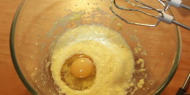 брауни с вишней и миндалем