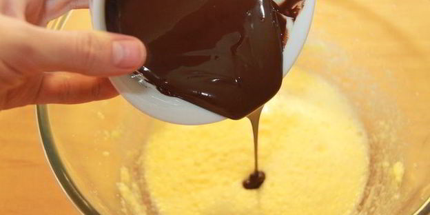 брауни с вишней и миндалем