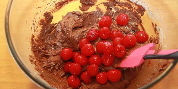 брауни с вишней и миндалем