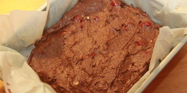 брауни с вишней и миндалем