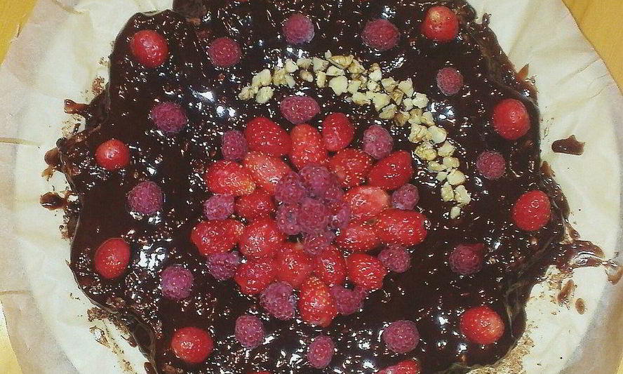 Рецепт брауни с земляникой и малиной