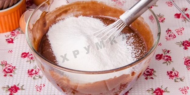 брауни с жидким шоколадом внутри