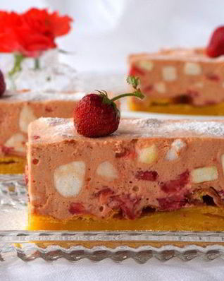 Клубничное шифоновое пирожное