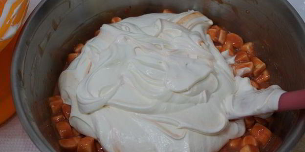 клубничное шифоновое пирожное