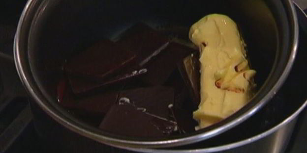 кофейный брауни с черным и белым шоколадом