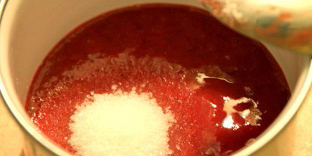 кокосово-клубничное пирожное