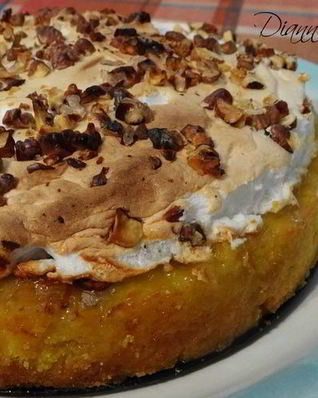 Лимонное пирожное Софи Лорен с грецкими орехами, изюмом и безе