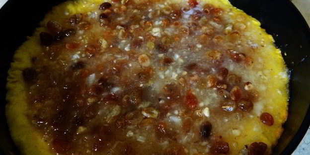 лимонное пирожное софи лорен с грецкими орехами, изюмом и безе