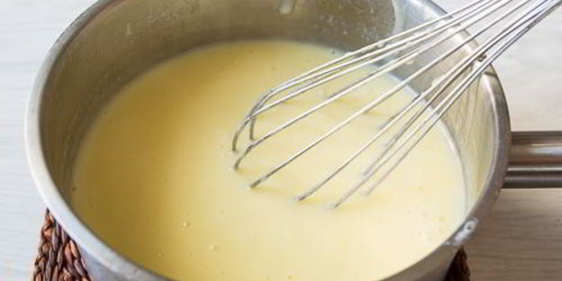 муссовое пирожное с шоколадом и маракуйей