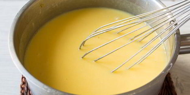 муссовое пирожное с шоколадом и маракуйей