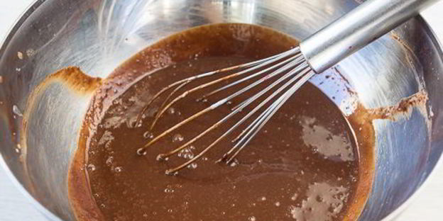 муссовое пирожное с шоколадом и маракуйей