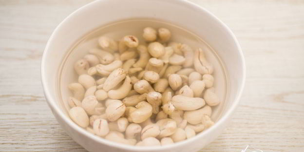 пирожное с ореховым кремом и бананами без выпечки