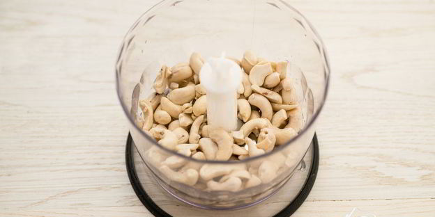 пирожное с ореховым кремом и бананами без выпечки