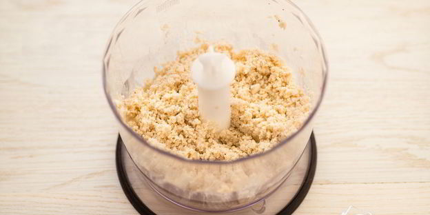 пирожное с ореховым кремом и бананами без выпечки