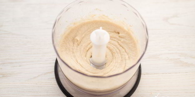 пирожное с ореховым кремом и бананами без выпечки