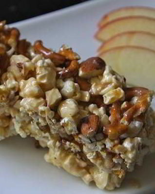 Пирожные из попкорна с миндалем