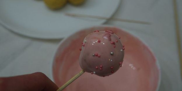 пирожные розовые кейк попсы