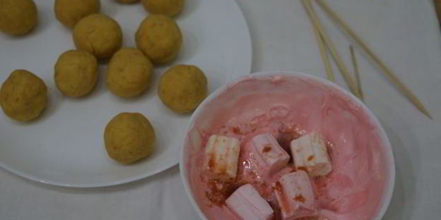 пирожные розовые кейк попсы