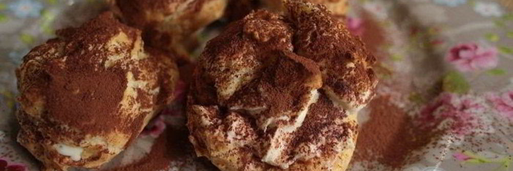 Пирожные Шу с миндальными хлопьями