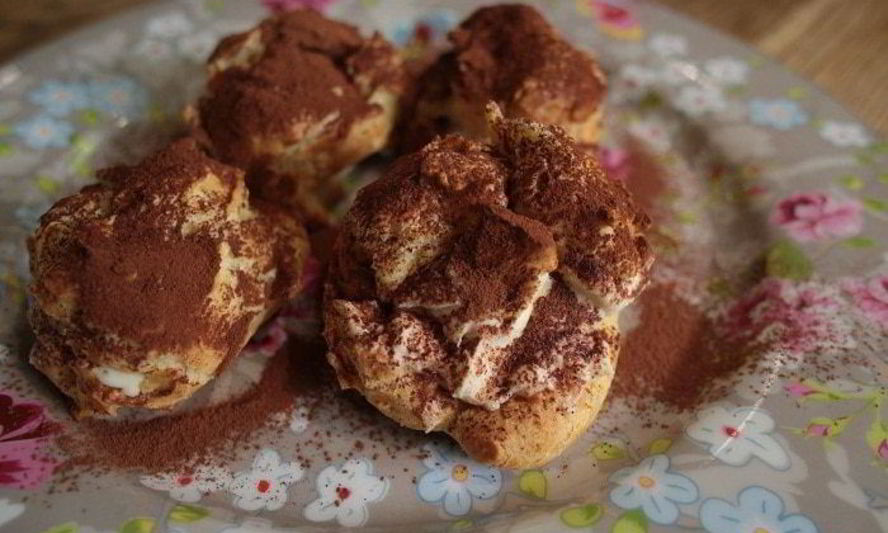 Рецепт пирожных шу с миндальными хлопьями