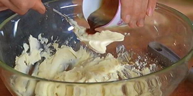 пирожные шу с миндальными хлопьями