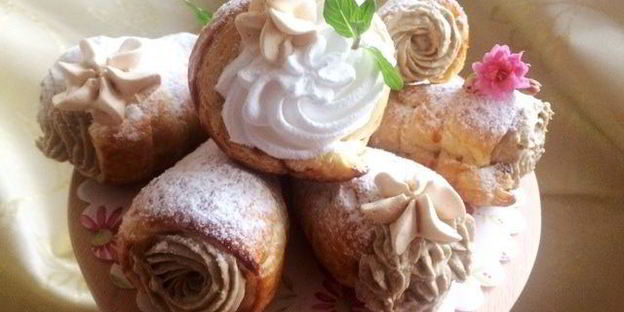 пирожные трубочки с халвой