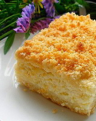 Простое пирожное с творожной начинкой