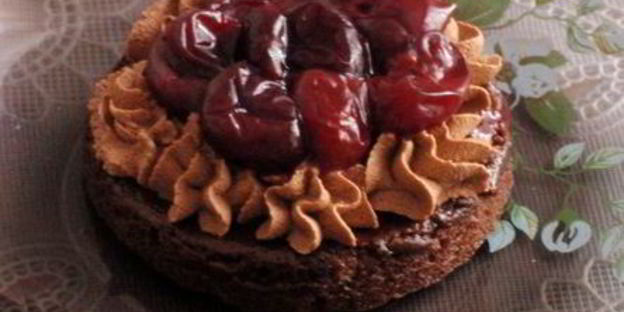 шоколадное пирожное с вишней искушение