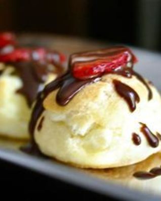 Швейцарские заварные пирожные с яблочным пюре