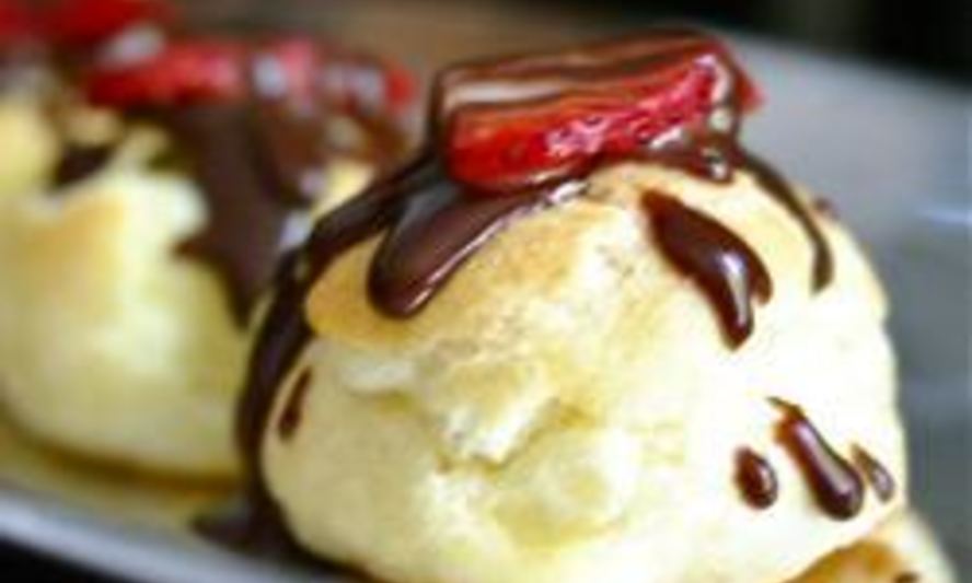 Рецепт швейцарских заварных пирожных с яблочным пюре