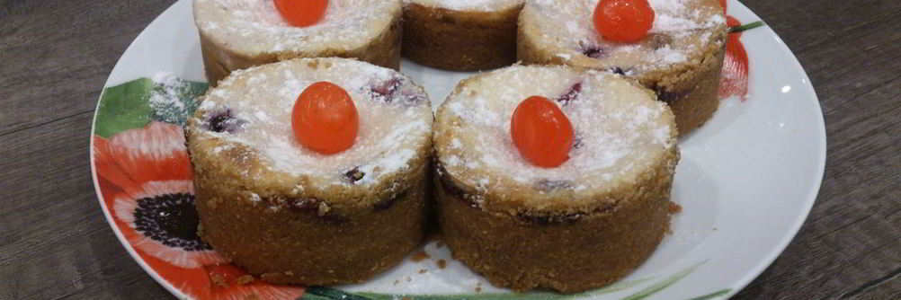 Творожно-ягодные пирожные