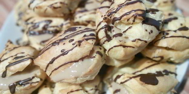 заварное пирожное с легким пудинговым кремом капучино