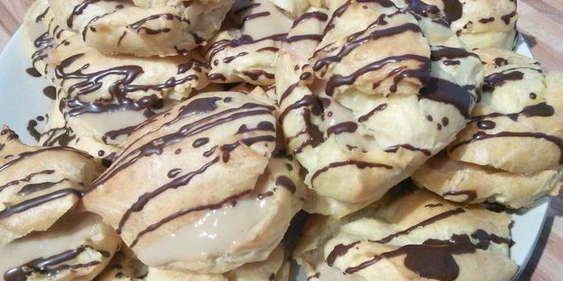 заварное пирожное с легким пудинговым кремом капучино