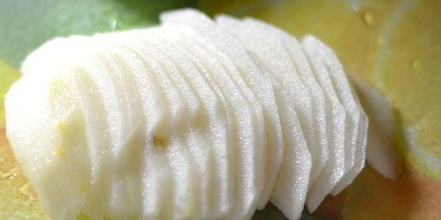 мини-пицца пекорино с медом, грушей и кедровыми орешками