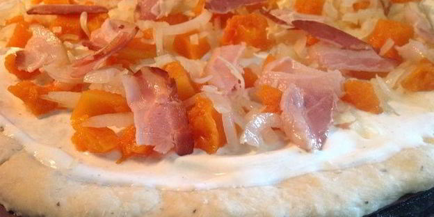 осенняя пицца с тыквой и беконом