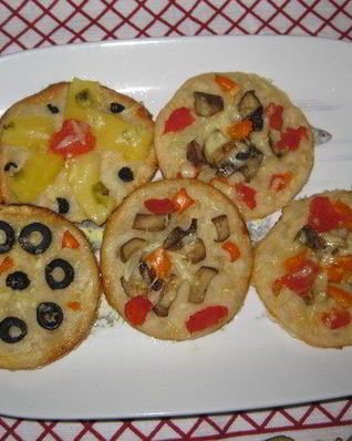 Пестрые мини-пиццы