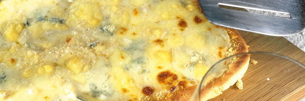 Пицца Четыре сыра на оливковом масле