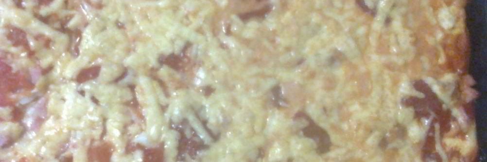 Пицца из слоеного теста с лечо