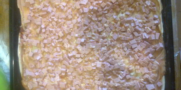 пицца из слоеного теста с лечо