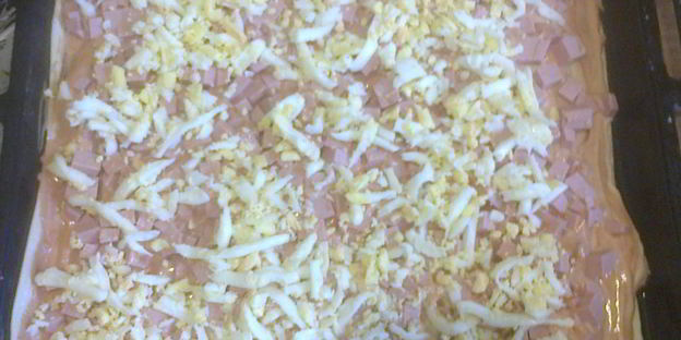 пицца из слоеного теста с лечо